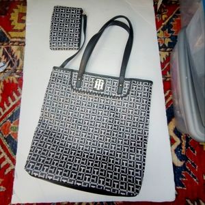Tommy Hilfiger Ainsley II tote Bag Woman NWOT Black White logo TH